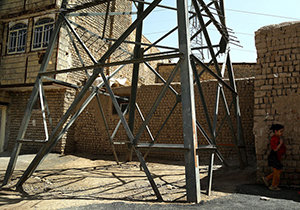 مشکلات دکل های برق برای جمعی از ساکنان شیراز