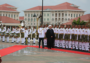 استقبال رسمی نخست وزیر مالزی از رئیس جمهوری + فیلم