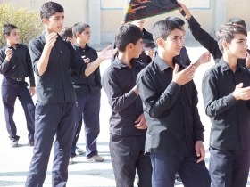 عزاداری دانش آموزان استان مرکزی به یاد قاسم بن الحسن (ع) + تصویر