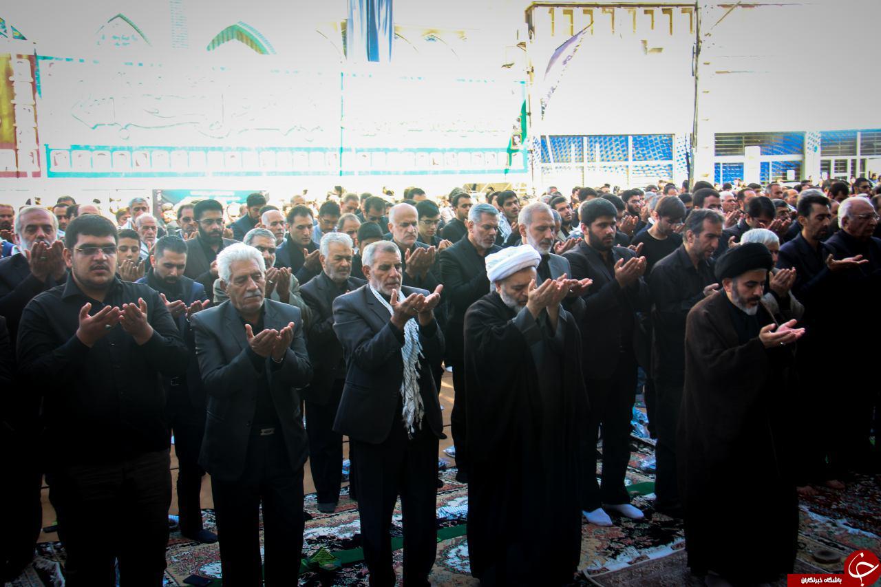 اقامه نماز ظهر عاشورا با یاد ثارالله در ارومیه +تصاویر