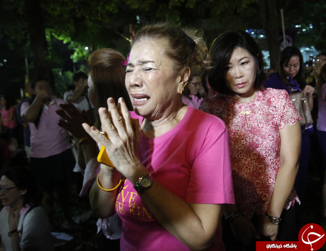 اشک های مردم تایلند در مرگ پادشاهشان