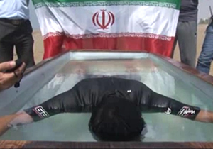 رکورد زنی جوان بوشهری در حبس نفس زیر آب + فیلم