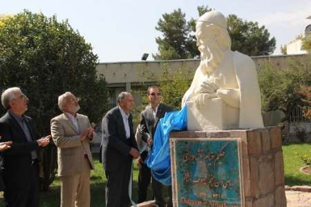 سردیس خیام نیشابوری در دانشگاه فردوسی مشهد رونمایی شد