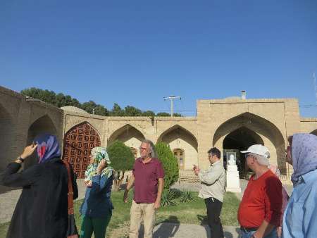 بازدید گردشگران آلمانی از مزار قطب الدین حیدر در تربت حیدریه
