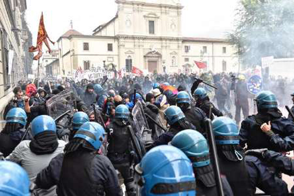 تظاهرات ضددولتی در ایتالیا به خشونت کشیده شد