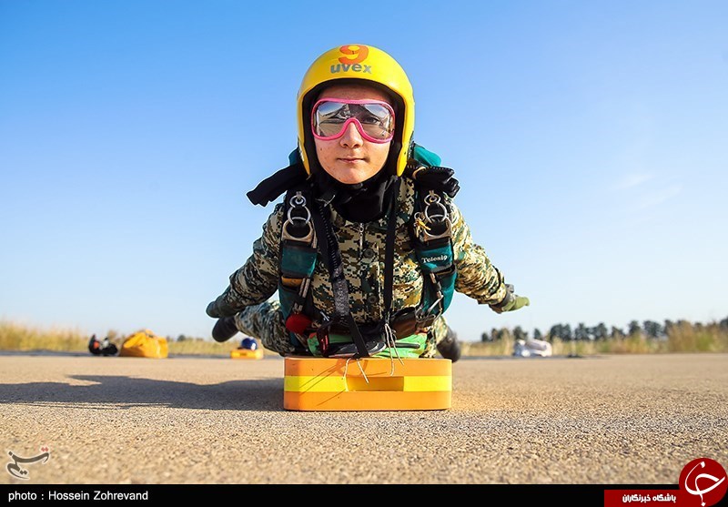 عکس/ جوان‌ترین دختر چترباز ایران