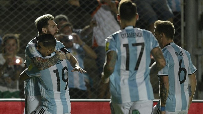بائوزا: بازیکنان آرژانتین جانشان را هم برای این تیم می دهند