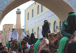 تجمع هزاران نفر از  عزاداران در حسینیه بافران