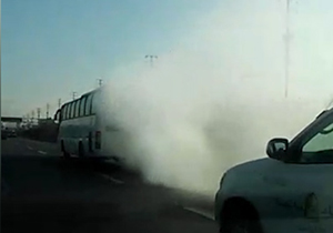 اتوبوسی که به طور باور نکردنی آلودگی ایجاد می‌کند + فیلم