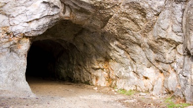 غار جواران با مناظری بسیار دیدنی