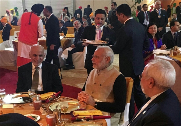 حضور ظریف در ضیافت شام نخست‌وزیر هند + عکس