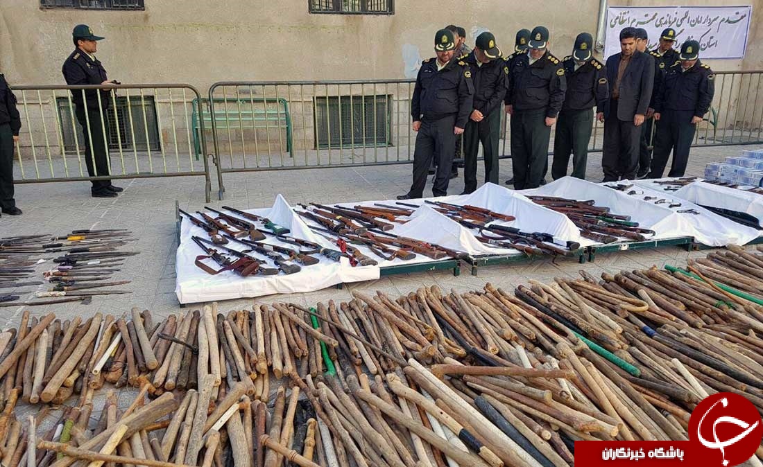سلاح‌های کشف شده توسط نیروی انتظامی در کرمانشاه