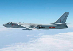 پرواز بمب‌افکن‌های اتمی چین بر فراز دریای جنوبی