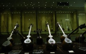 اهدای3 ساز عربی اهواز به موزه ملی موسیقی کشور