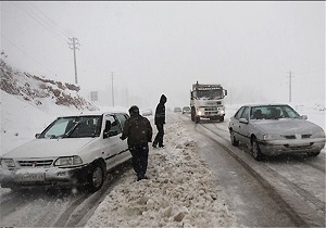 بارش برف و کولاک تردد در جاده های شهرستان کوثر را مختل کرد