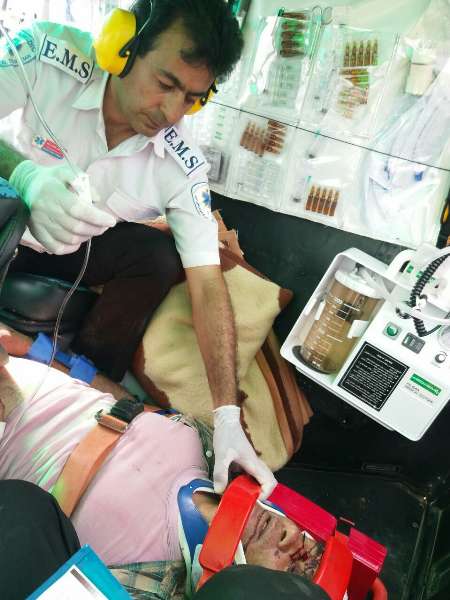 نجات مرد مصدوم درارتفاعات استان با امداد هوایی