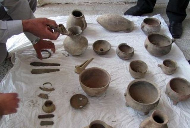 کشف اشیای تاریخی در روستای درویشی بخش شُنبه