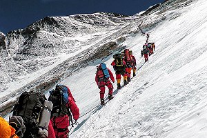 کوهنورد زنجانی برای صعود به قله لوتسه راهی کشور نپال شد
