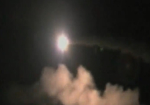 اصابت موشک‌های آمریکایی به پایگاه هوایی سوریه + فیلم