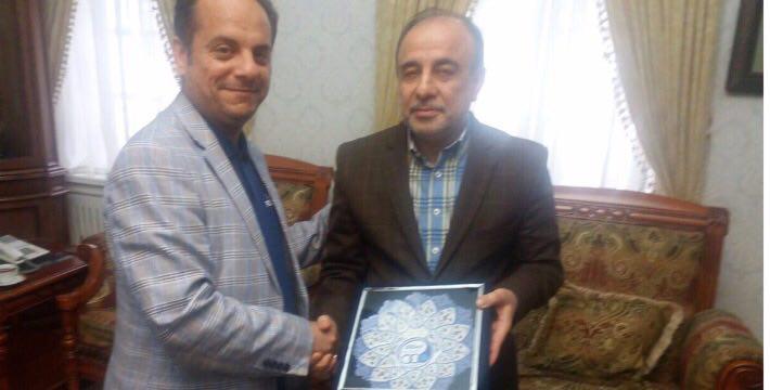 اهدا پيراهن استقلال به سفير ايران در ازبكستان + عکس