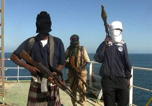 8 خدمه کشتی هندی در چنگ دزدان دریایی سومالی