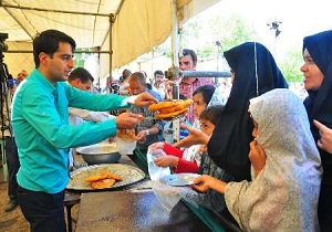 پخت و توزیع 20 هزار نان سوروک در مهریز