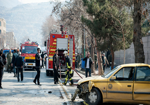 برخورد اتوبوس شهری با چند خودرو و عابر در اسلامشهر /حادثه تلفات جانی نداشت