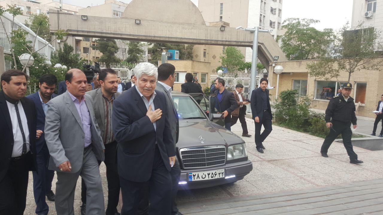 محمد هاشمی برای ثبت نام در انتخابات ریاست جمهوری وارد وزارت کشور شد