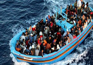 گارد ساحلی یونان به یاری مهاجران گرفتار در دریا شتافت