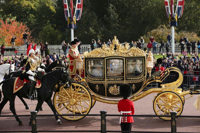 آرزوهای ترامپ؛ رئیس‌جمهور آمریکا اصرار دارد بر کالسکه سلطنتی ملکه انگلیس سوار شود