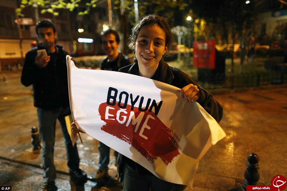 تصاویری از اعتراض مخالفان تغییر قانون اساسی ترکیه