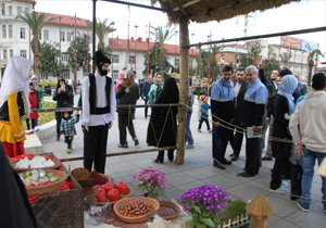 افتتاح نمایشگاه صنایع دستی و هنرهای سنتی در هتل ایران
