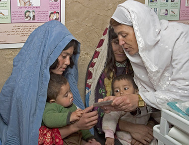 افغانستان از خطرناک‌ترین کشورها برای مادران و کودکان است