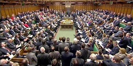 سکوت 1 دقیقه ای نمایندگان پارلمان انگلیس به احترام قربانیان حمله تروریستی لندن
