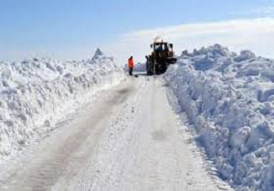 برف بهاری راه ارتباطی ۳۰ روستای کوهرنگ را مسدود کرد