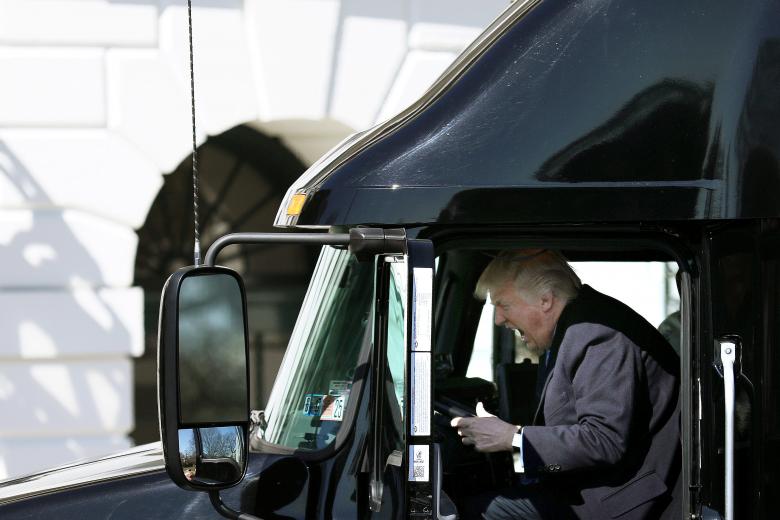 کامیون‌بازی کودکانه ترامپ در کاخ سفید!