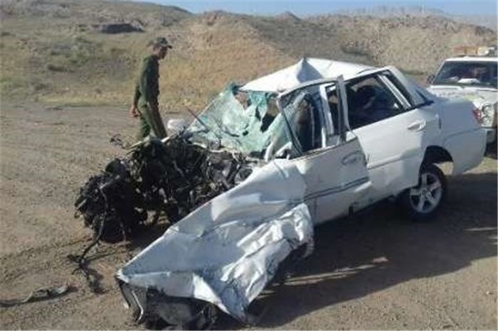 برخورد سواری پیکان با کامیون در مهران/یک نفر کشته شد