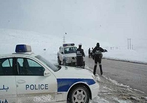 جاده های کردستان لغزنده است/پلیس از تردد خودروها بدون زنجیر چرخ جلوگیری می کند