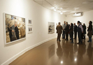 نمایشگاه عکس با موضوع زلزله در نقده برگزار شد