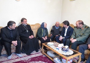 دیدار استاندار آذربایجان غربی از خانواده های مسیحی تحت پوشش کمیته امداد