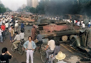 ادعای تازه انگلیسی‌ها: در کشتار میدان تیان‌آن‌من چین، دست‌کم ۱۰ هزار نفر کشته شده‌اند!