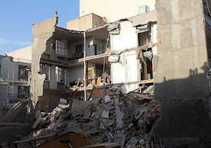تخریب حیاط ساختمان مسکونی 5 طبقه به دلیل گودبرداری در تهرانسر