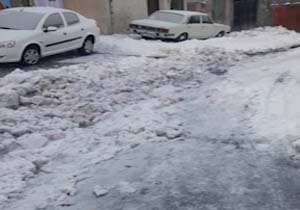 بارش برف و مسدودی خیابان‌ها در حصار + فیلم