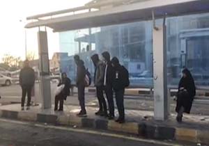 انتظار طولانی مسافران در ایستگاه اتوبوس شهید حقانی + فیلم