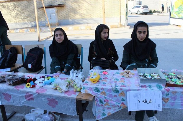 برگزاری جشنواره مواد غذایی و صنایع دستی دانش آموزی در دوراهک