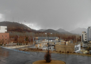 آغاز بارش باران زمستانی و تگرگ در شهرکرد
