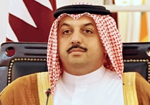 دیدار وزیر دفاع قطر با نظامیان این کشور در مرز عربستان سعودی