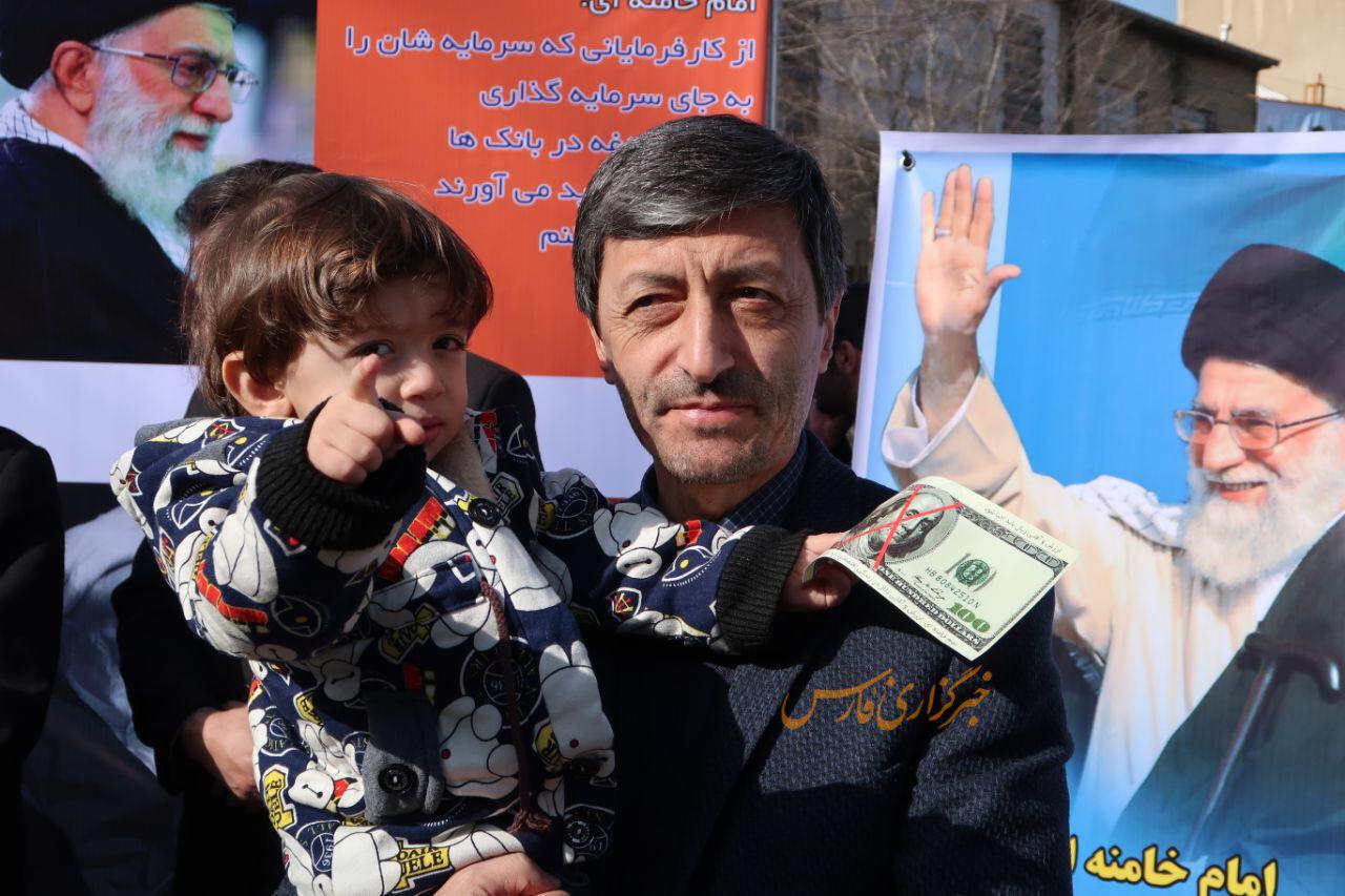 حضور رئیس کمیته امداد امام خمینی(ره) در راهپیمایی 22 بهمن