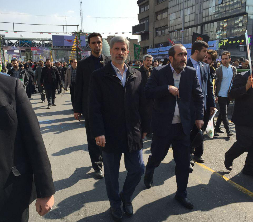 وزیر دفاع در راهپیمایی 22بهمن شرکت کرد