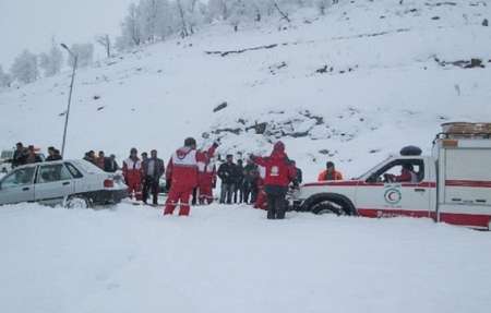 امدادرسانی به بیش از 1400 نفر در برف و کولاک/رها سازی 239 خودرو